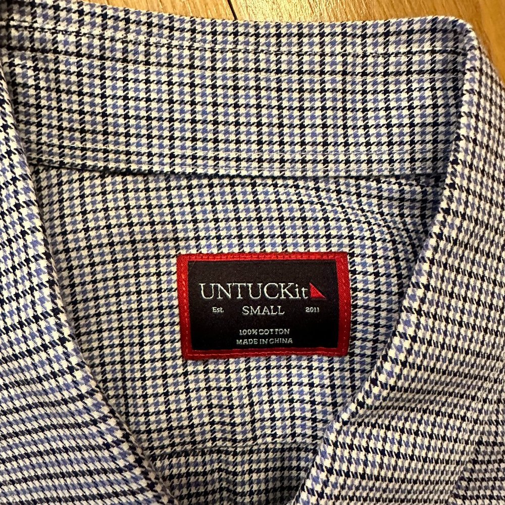 UNTUCKit button down worn 1 time - Picture 4 of 6